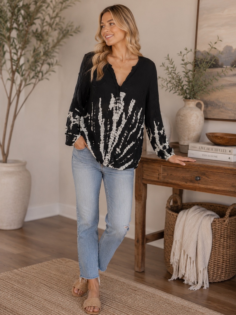 Young Fabulous & Broke Black and White Tie-Dye V-Neck Top ☀️ 🌼